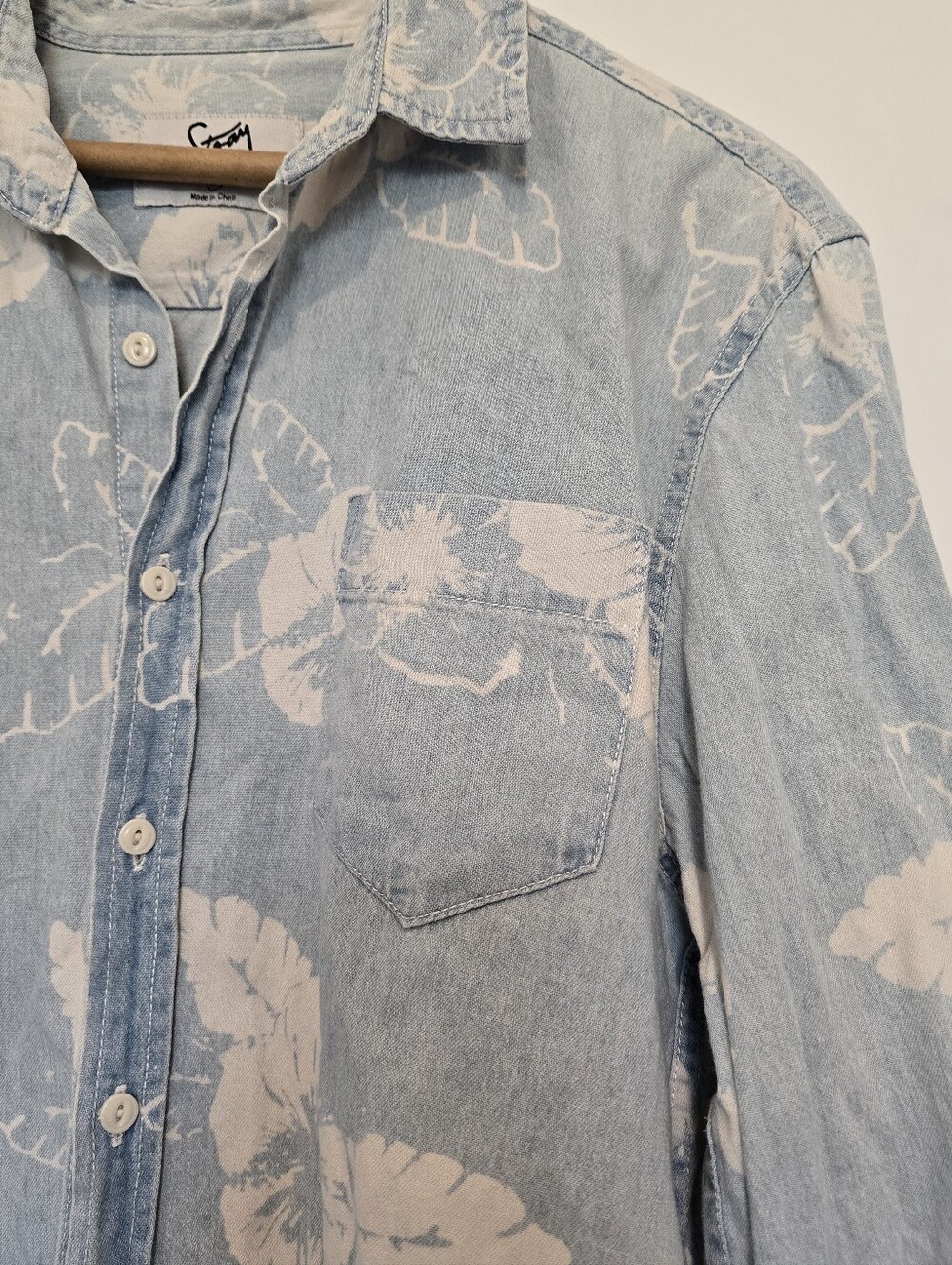 Chambray Floral Button-Up Shirt Light Blue Denim W White Tropical Print Cotton - Picture 5 of 7